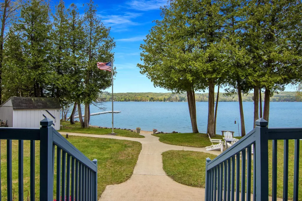 114 S Intermediate Lake Road Kearney Township MI 49622
