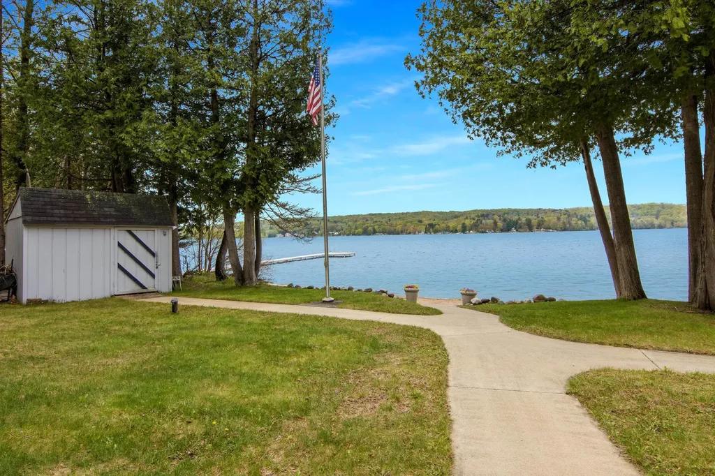 114 S Intermediate Lake Road Kearney Township MI 49622