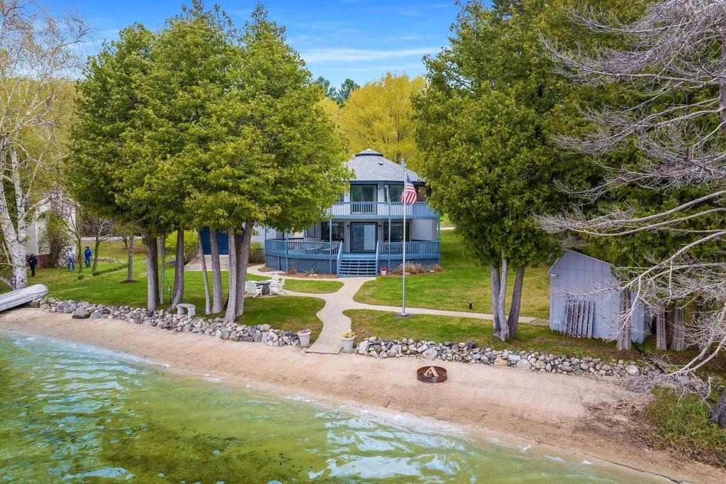 114 S Intermediate Lake Road Kearney Township MI 49622