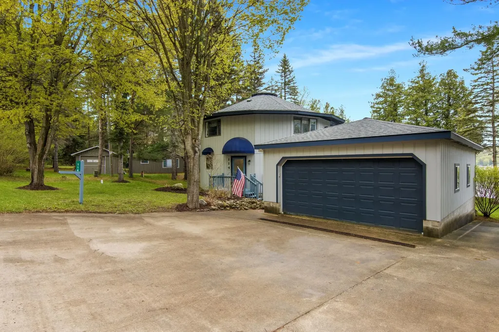 114 S Intermediate Lake Road Kearney Township MI 49622