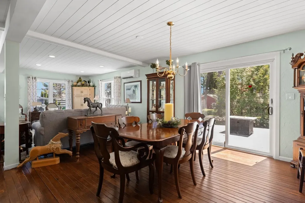 702 Ahgosa Trail East Bay Township MI 49686