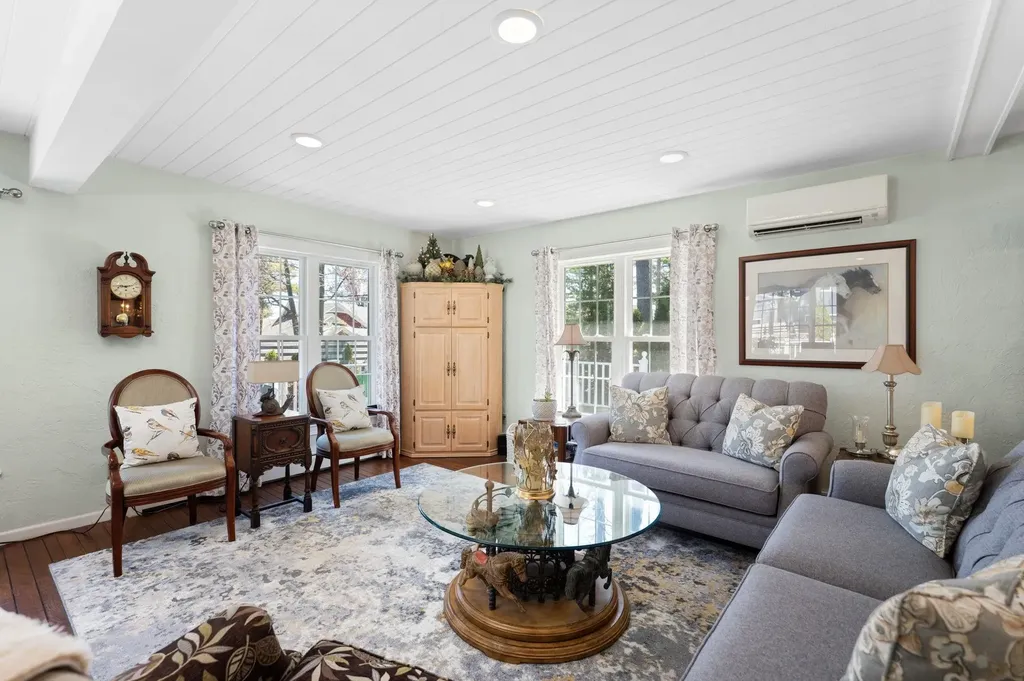 702 Ahgosa Trail East Bay Township MI 49686