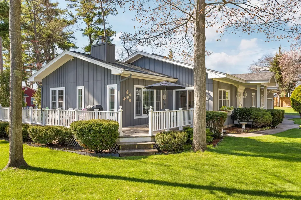 702 Ahgosa Trail East Bay Township MI 49686