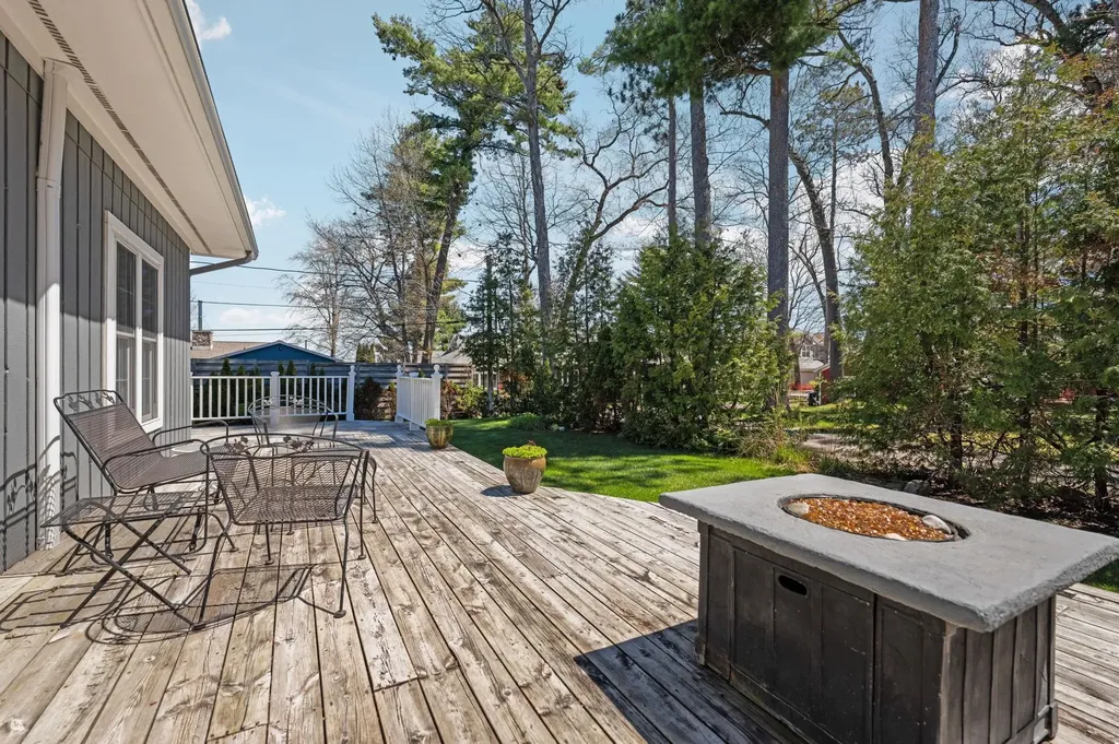 702 Ahgosa Trail East Bay Township MI 49686