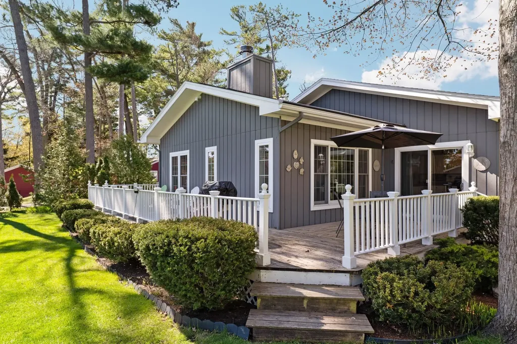 702 Ahgosa Trail East Bay Township MI 49686