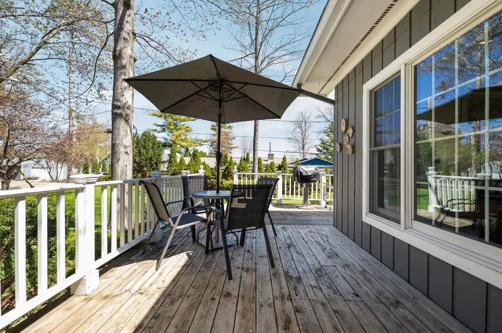 702 Ahgosa Trail East Bay Township MI 49686