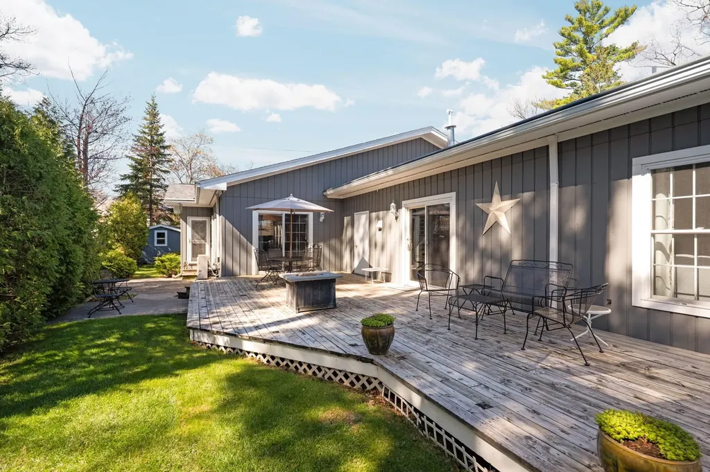 702 Ahgosa Trail East Bay Township MI 49686