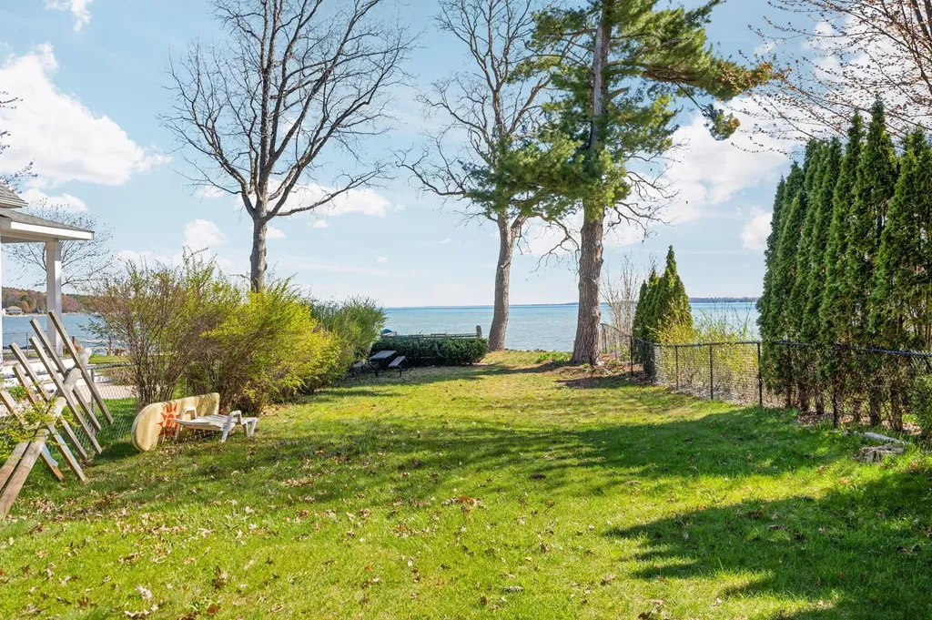 702 Ahgosa Trail East Bay Township MI 49686