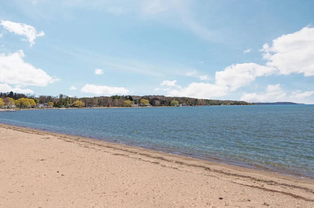 702 Ahgosa Trail East Bay Township MI 49686