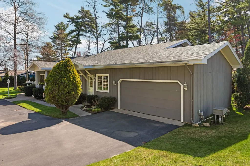 702 Ahgosa Trail East Bay Township MI 49686
