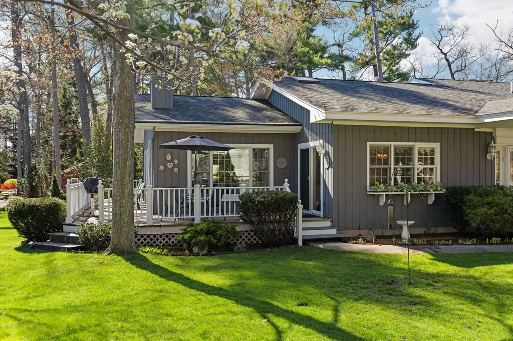 702 Ahgosa Trail East Bay Township MI 49686
