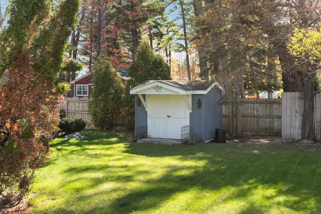 702 Ahgosa Trail East Bay Township MI 49686