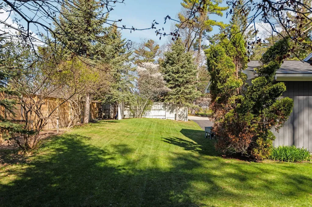 702 Ahgosa Trail East Bay Township MI 49686