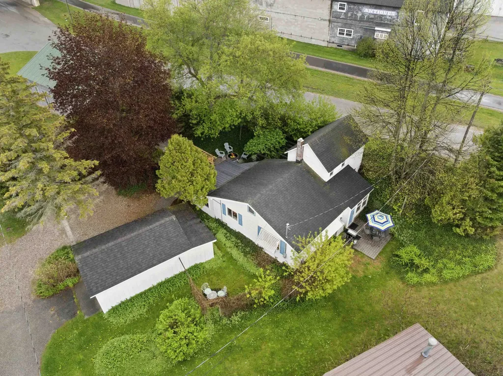 7276 Commercial Street Benzonia Township MI 49617
