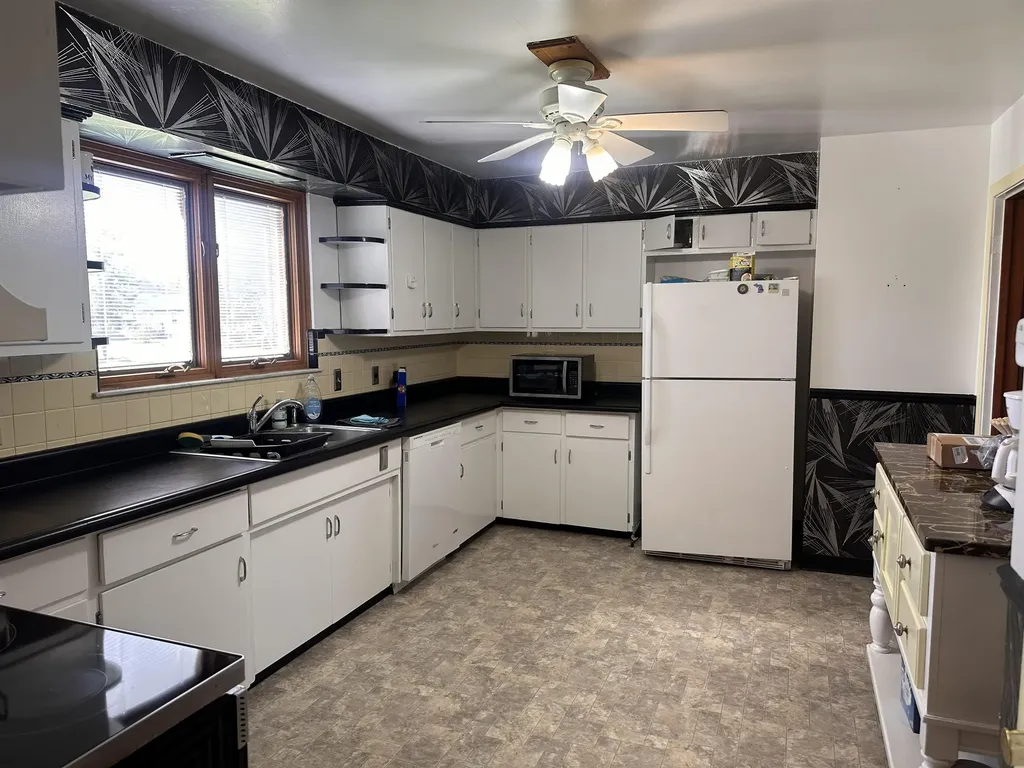 202 E Sherman Street Burleigh Township MI 48770
