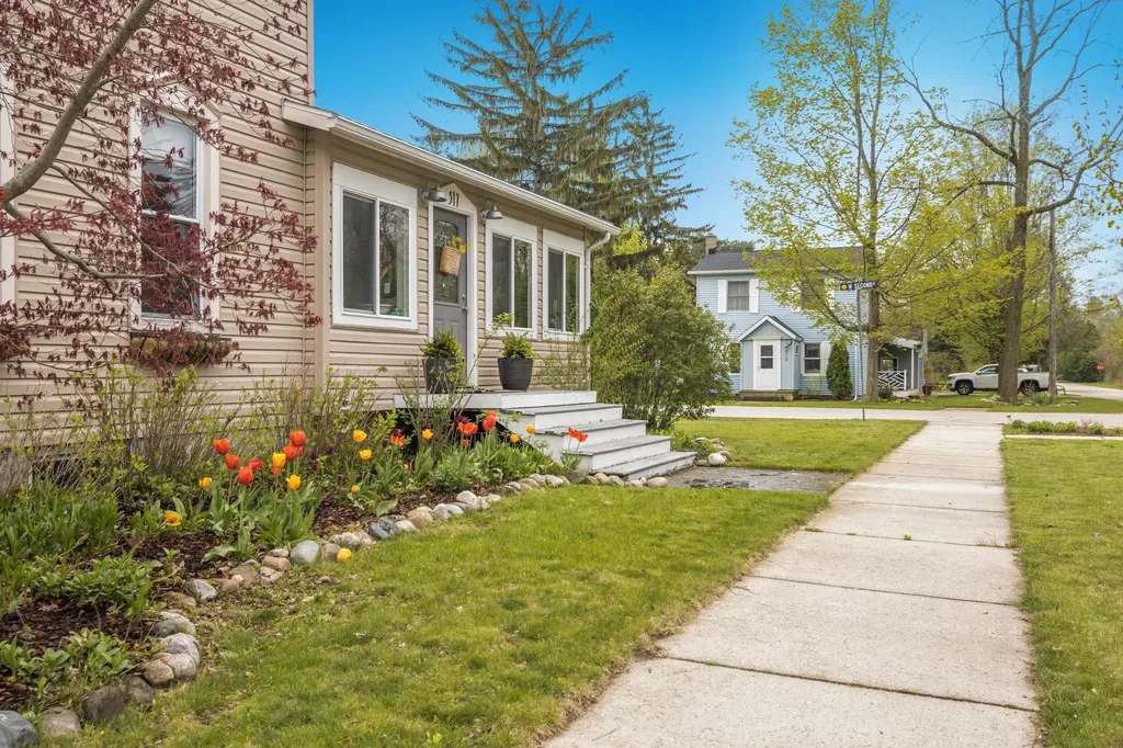 517 Spruce Elk Rapids Township MI 49629