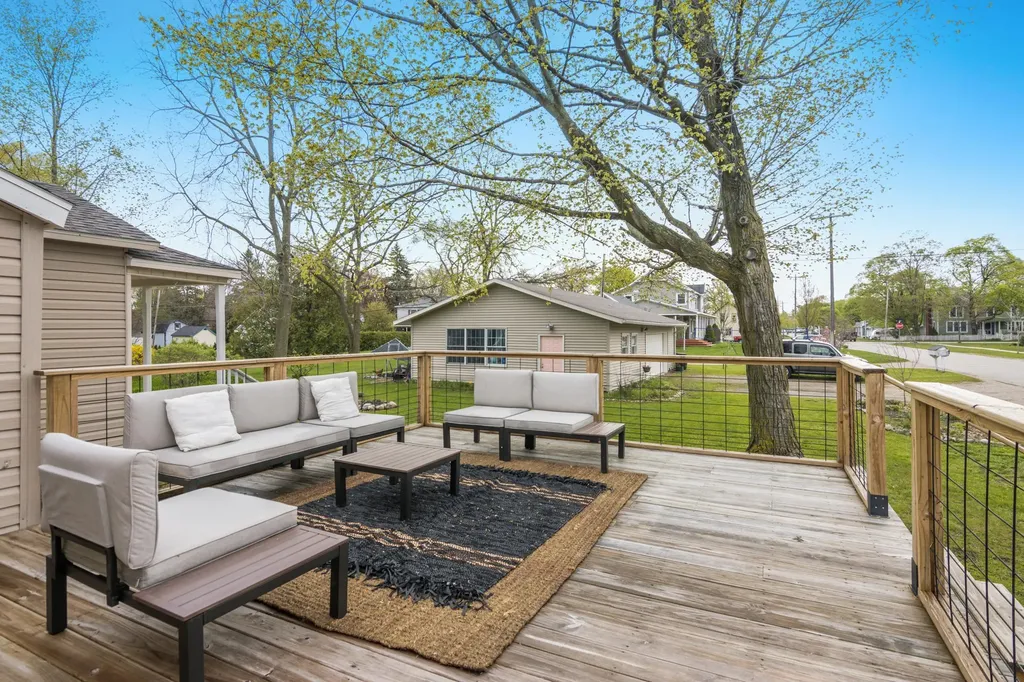 517 Spruce Elk Rapids Township MI 49629