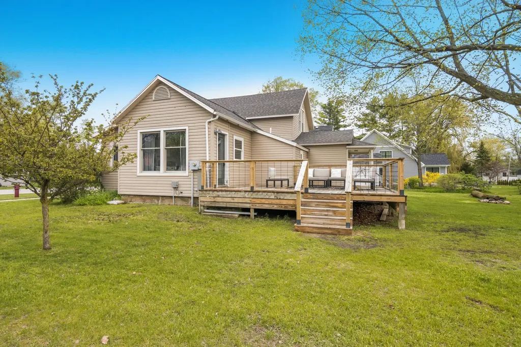 517 Spruce Elk Rapids Township MI 49629