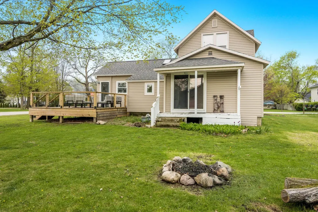 517 Spruce Elk Rapids Township MI 49629