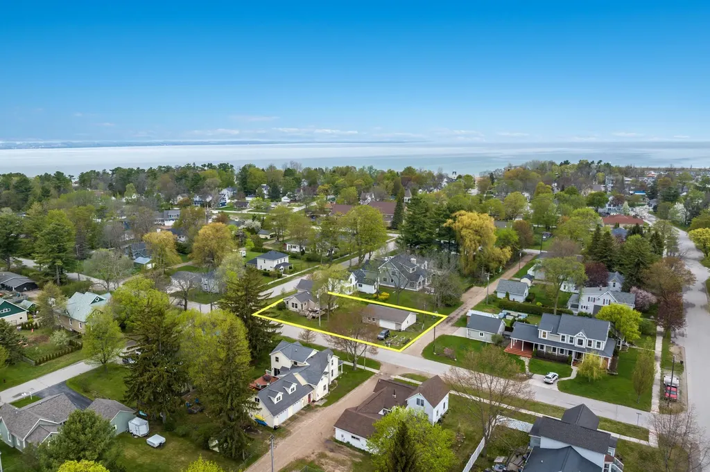 517 Spruce Elk Rapids Township MI 49629