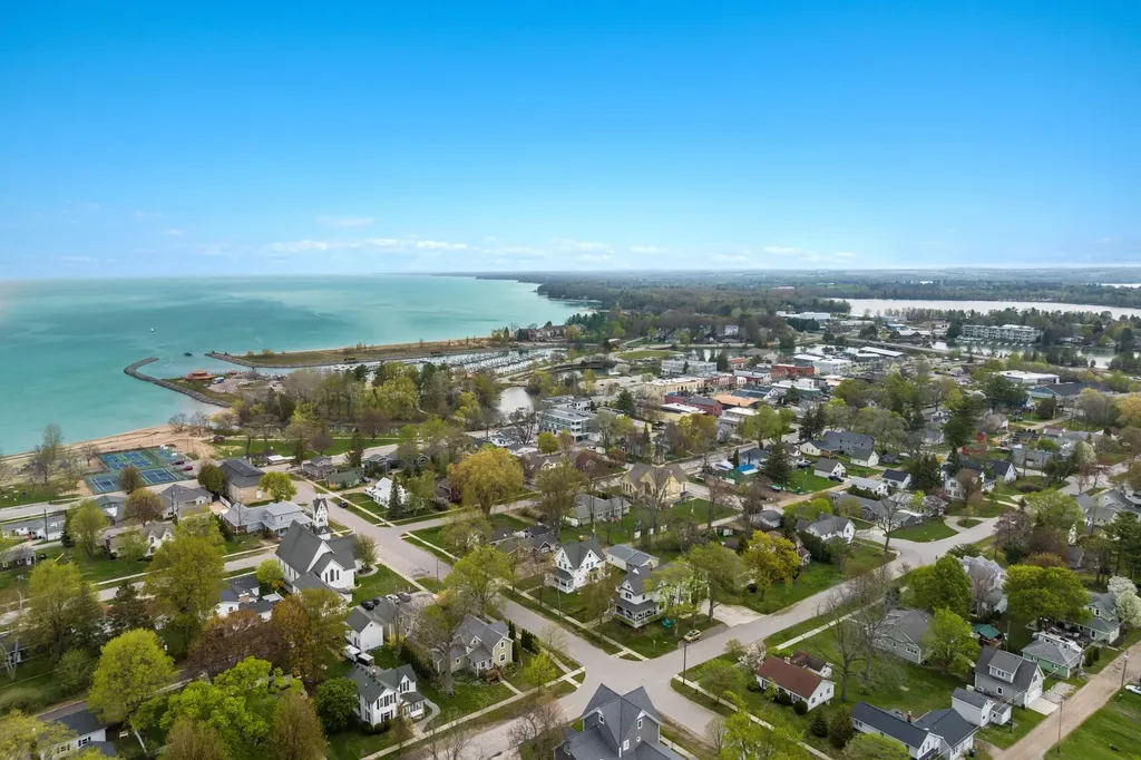 517 Spruce Elk Rapids Township MI 49629