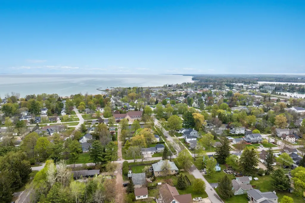517 Spruce Elk Rapids Township MI 49629
