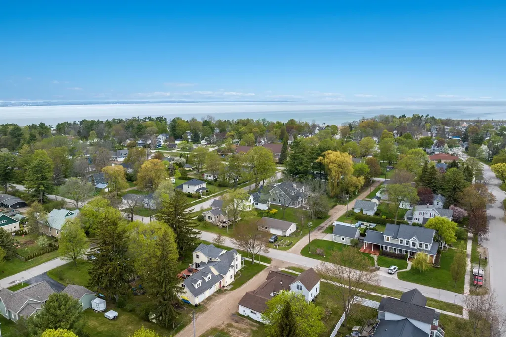 517 Spruce Elk Rapids Township MI 49629