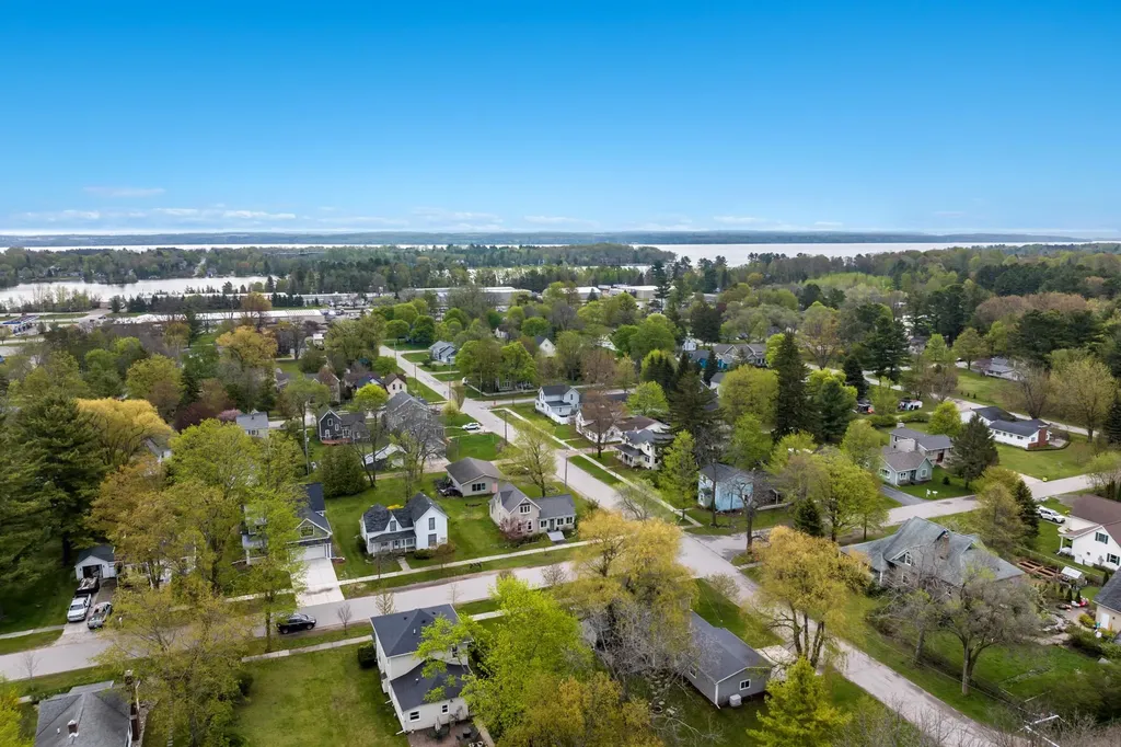 517 Spruce Elk Rapids Township MI 49629