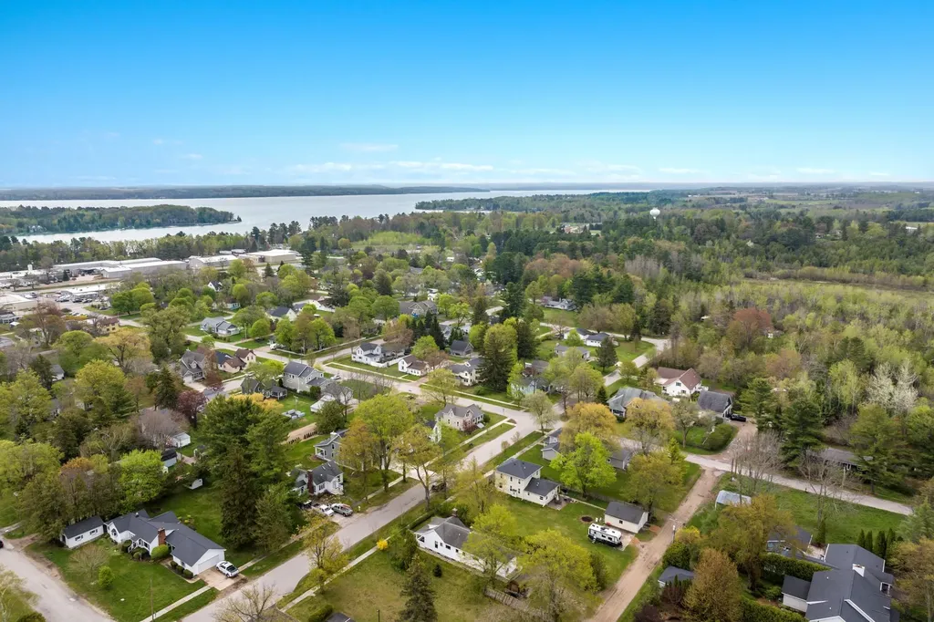 517 Spruce Elk Rapids Township MI 49629