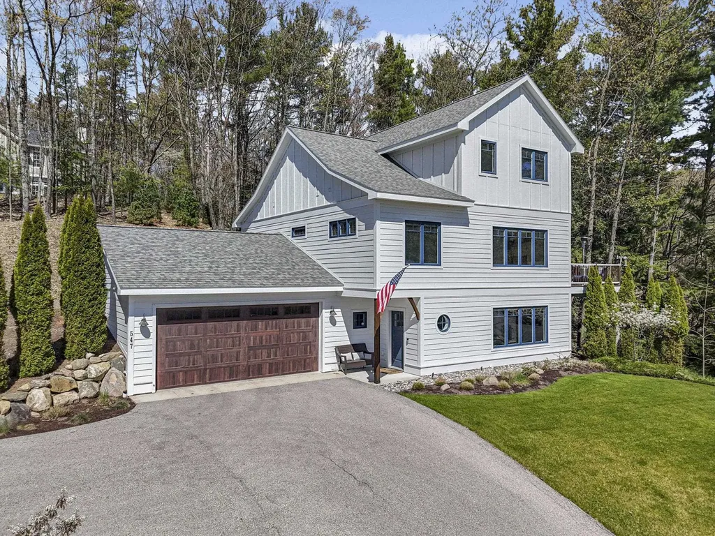 547 Hidden Ridge Drive Peninsula Township MI 49686