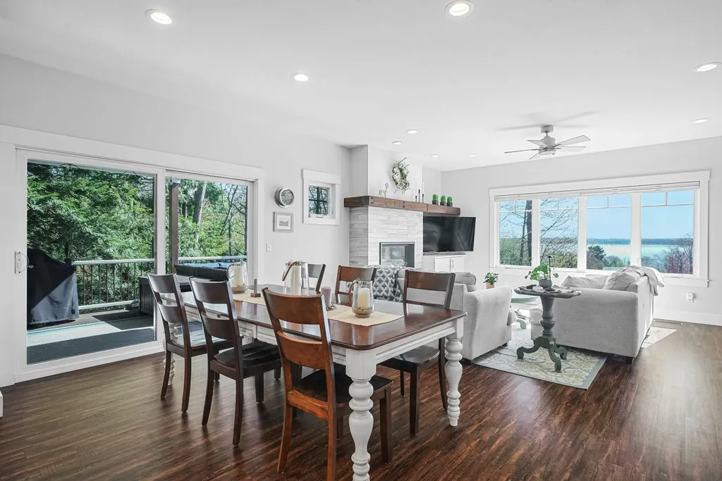 547 Hidden Ridge Drive Peninsula Township MI 49686