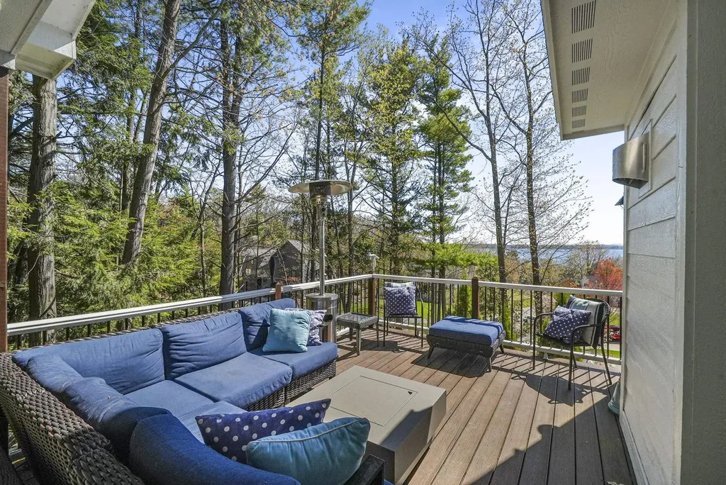 547 Hidden Ridge Drive Peninsula Township MI 49686