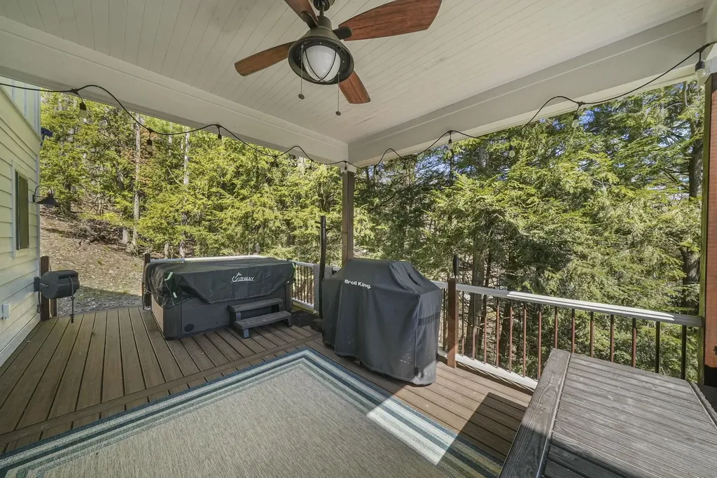 547 Hidden Ridge Drive Peninsula Township MI 49686