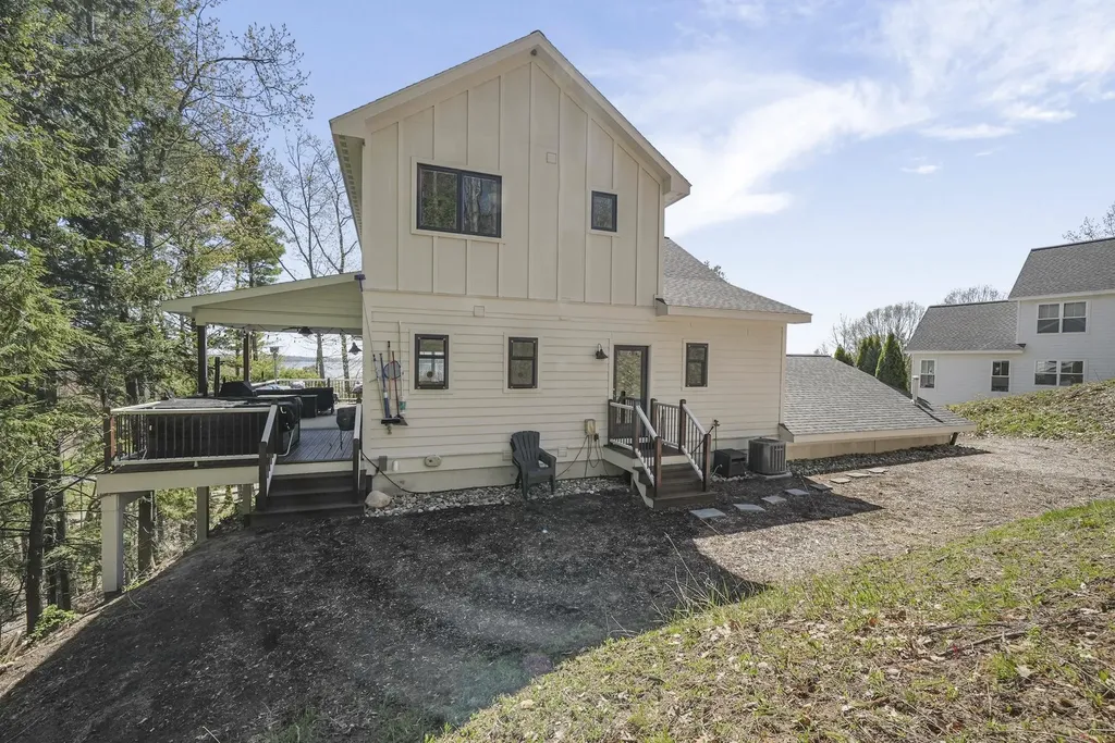 547 Hidden Ridge Drive Peninsula Township MI 49686