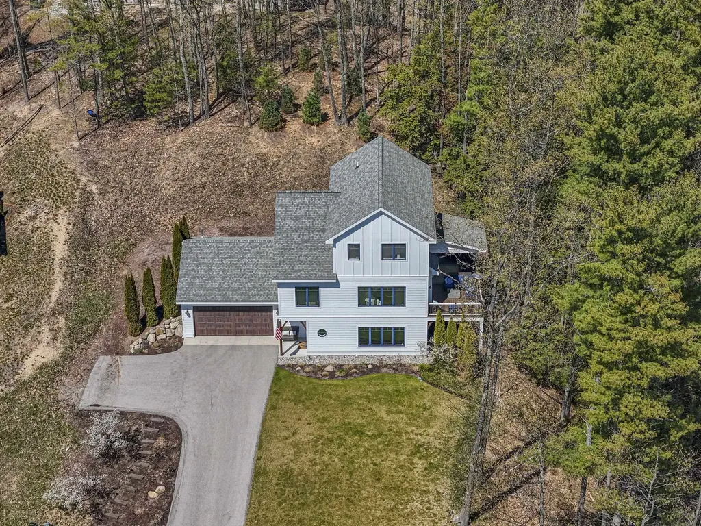 547 Hidden Ridge Drive Peninsula Township MI 49686