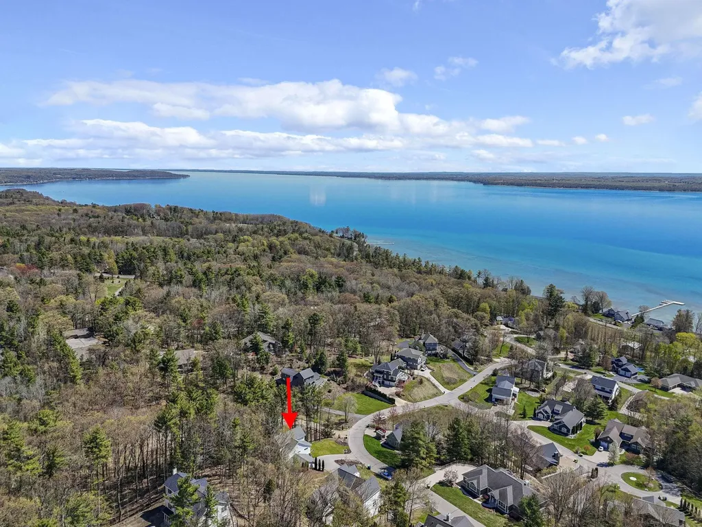 547 Hidden Ridge Drive Peninsula Township MI 49686