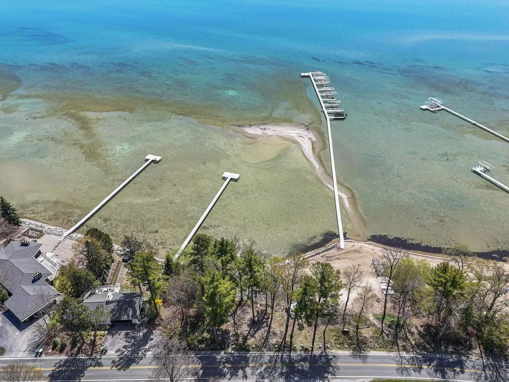 547 Hidden Ridge Drive Peninsula Township MI 49686