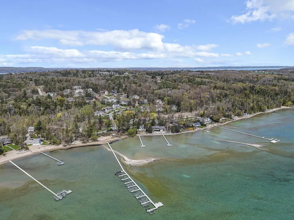 547 Hidden Ridge Drive Peninsula Township MI 49686