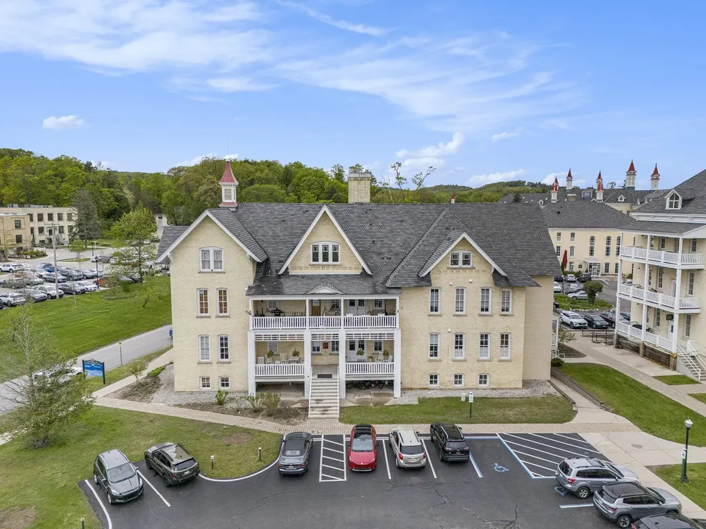 810 Cottageview Drive Traverse City City MI 49684
