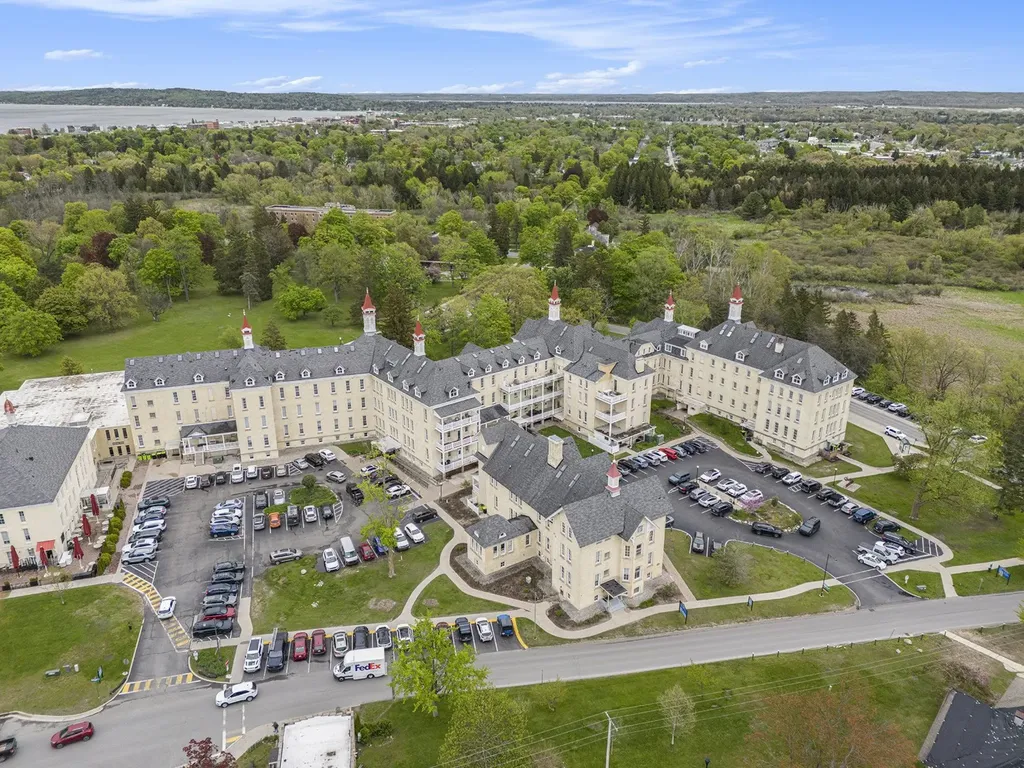 810 Cottageview Drive Traverse City City MI 49684