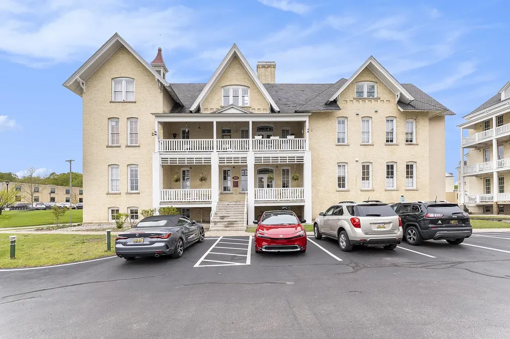 810 Cottageview Drive Traverse City City MI 49684