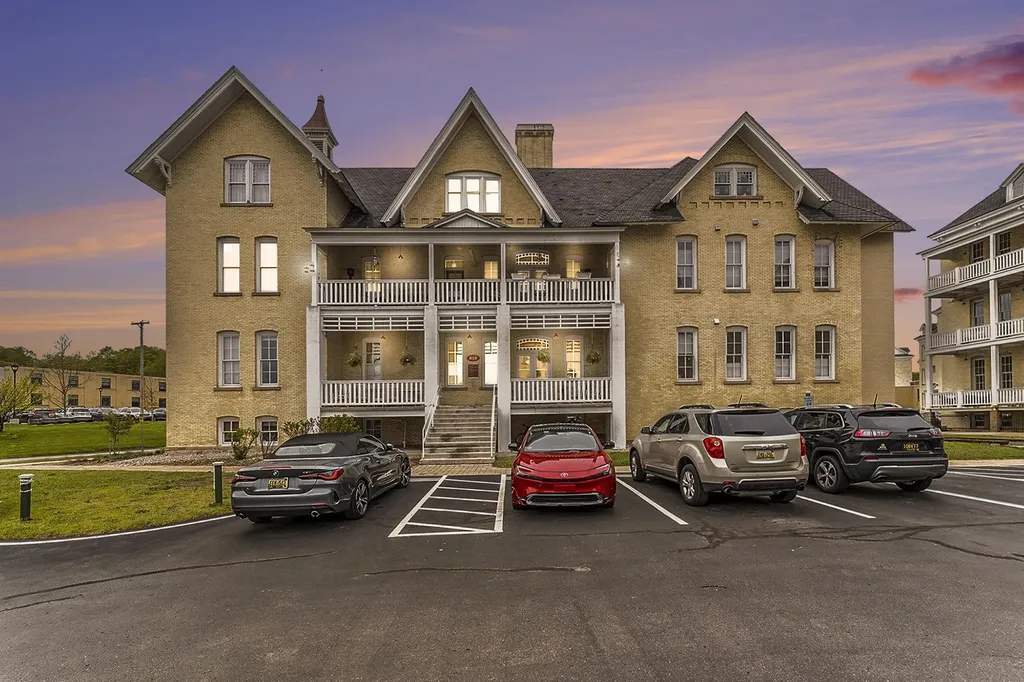 810 Cottageview Drive Traverse City City MI 49684