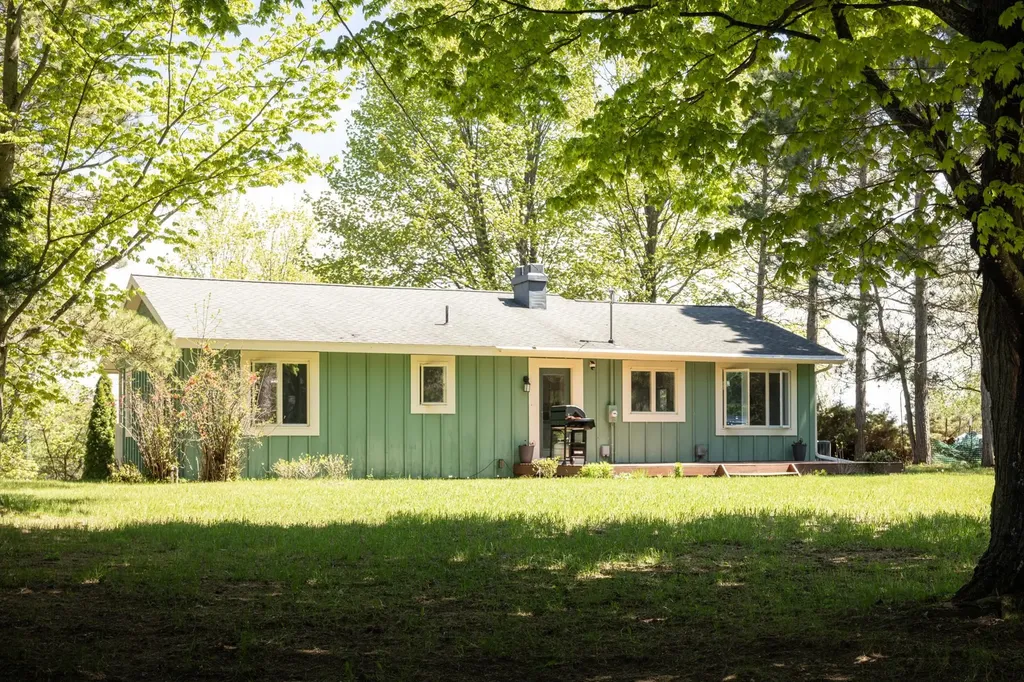 6066 S West Bay Shore Drive Bingham Township MI 49684