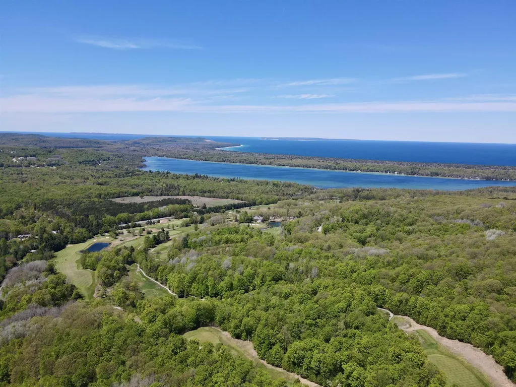 1801 E Old Mountain Road Cleveland Township MI 49621