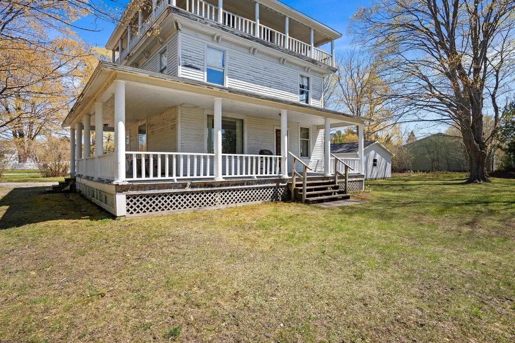 204 S Chandler Street Leland Township MI 49654