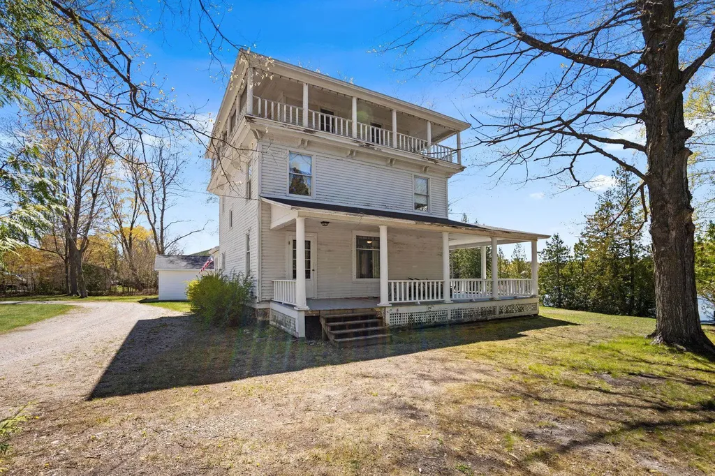 204 S Chandler Street Leland Township MI 49654