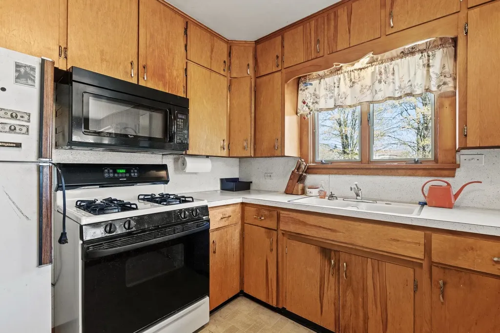 204 S Chandler Street Leland Township MI 49654