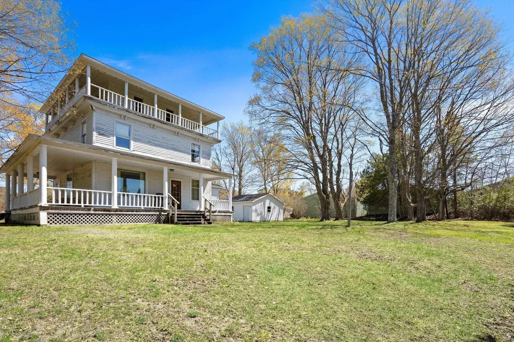 204 S Chandler Street Leland Township MI 49654