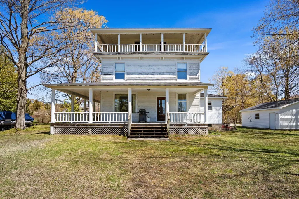204 S Chandler Street Leland Township MI 49654