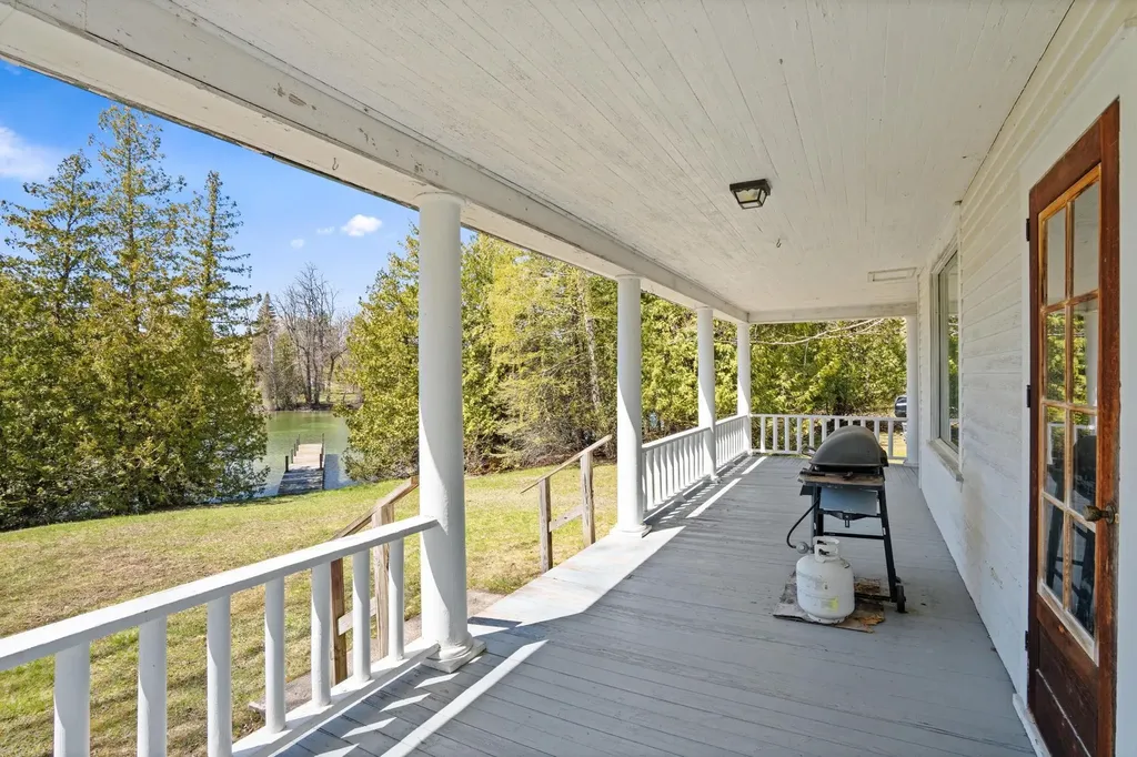 204 S Chandler Street Leland Township MI 49654